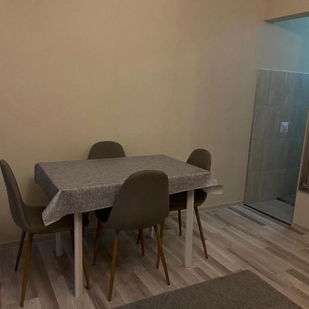 Central House Oradea Buitenkant foto