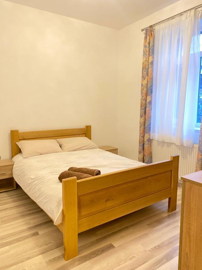 Central House Oradea Buitenkant foto