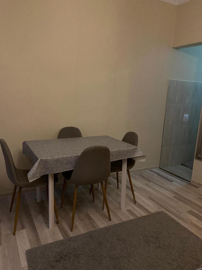Central House Oradea Buitenkant foto